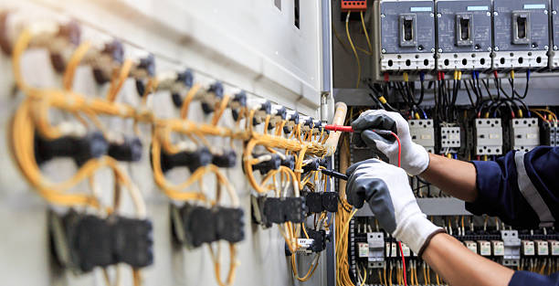 Professional Electrician technician working in Mercer Island, WA